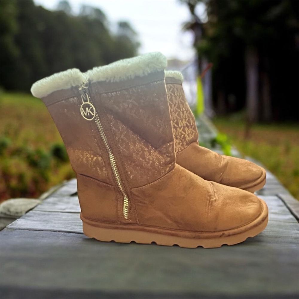 Michael Kors, Woman’s Tan winter boots, Sz 5